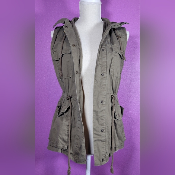 Love Tree Jackets & Blazers - Love Tree Army Green Cargo Utility Hooded Button Up Vest - Size: Medium